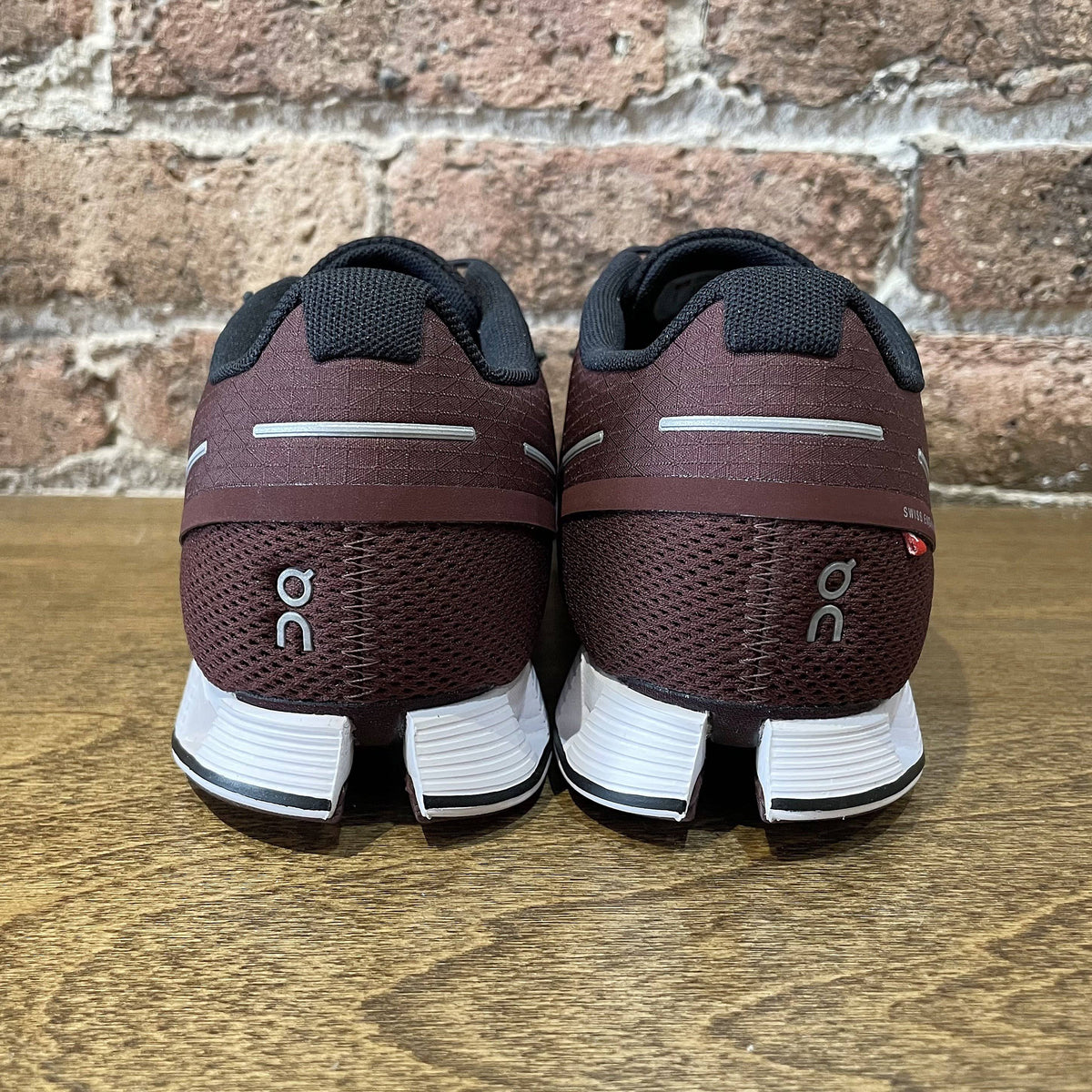 Cloud - 10 / Ox/White Running Shoes J4316
