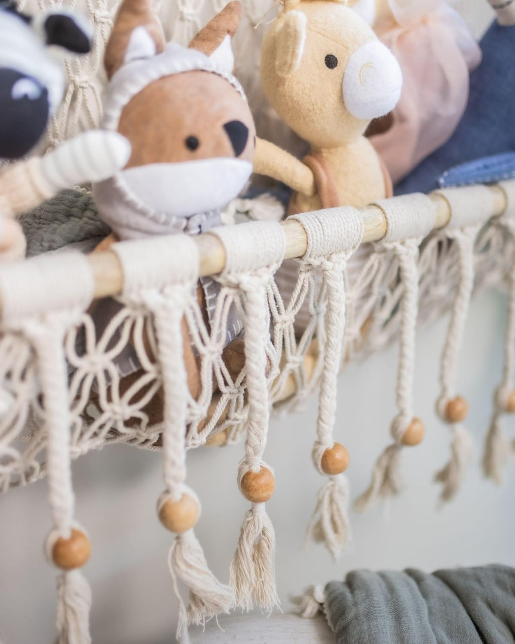 Macrame Hanging Storage Bin I428